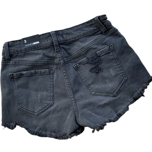NWT Fashion Denim Nova Black Out High Rise Stretch Distressed Shorts Size 3 - Picture 4 of 7